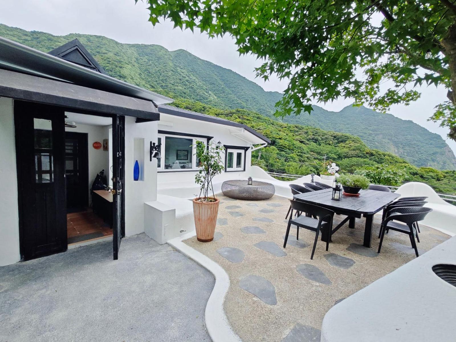 เอาเวอร์ โฮม 187 Bed & Breakfast จิ่วเฟิ่น ภายนอก รูปภาพ
