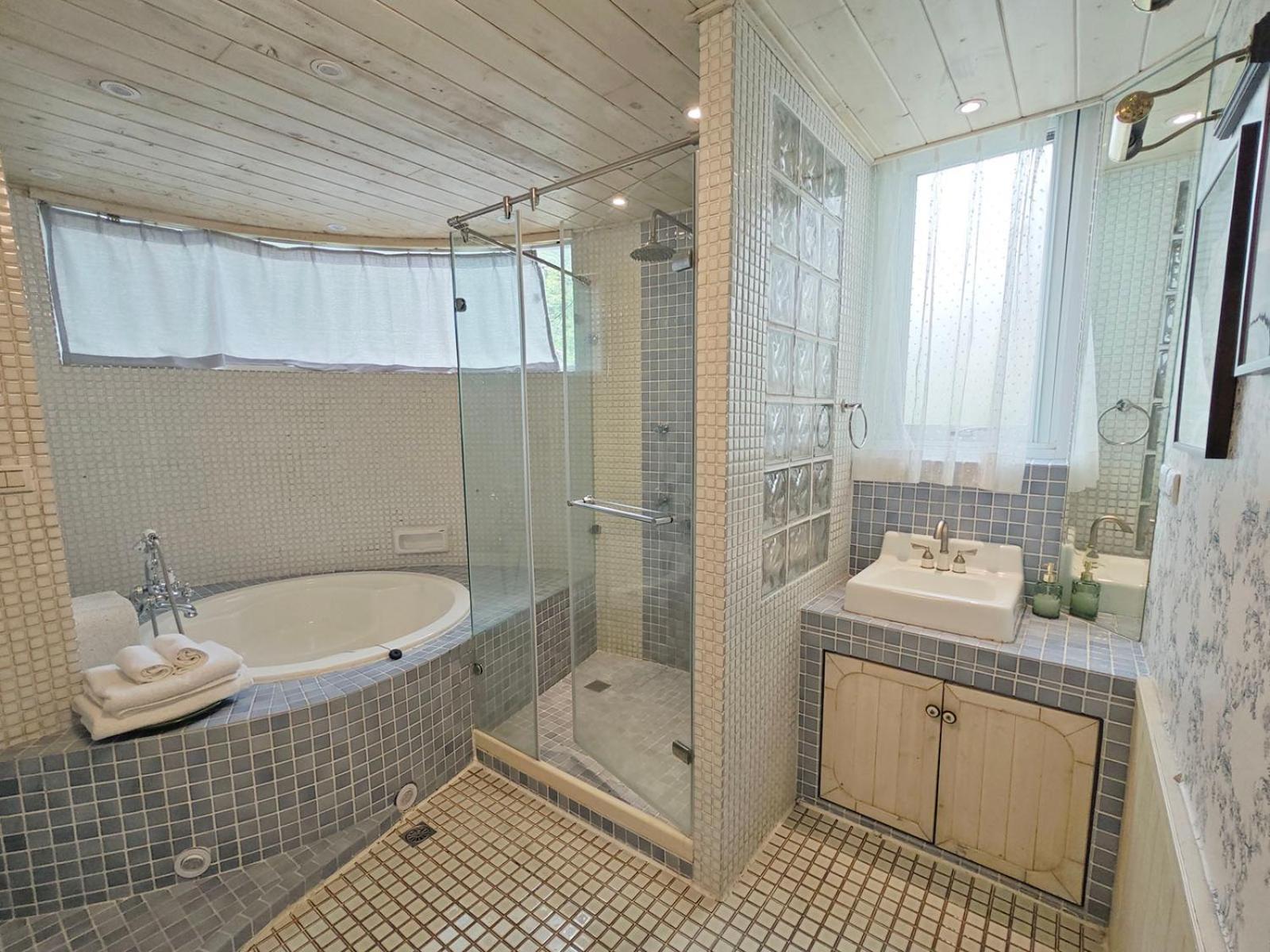 เอาเวอร์ โฮม 187 Bed & Breakfast จิ่วเฟิ่น ภายนอก รูปภาพ