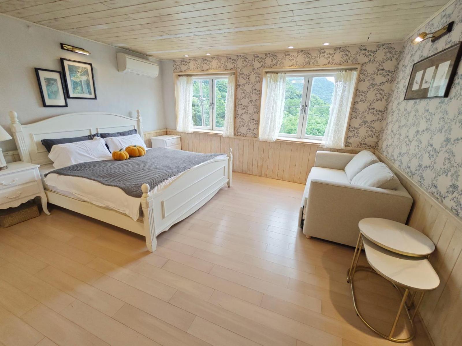 เอาเวอร์ โฮม 187 Bed & Breakfast จิ่วเฟิ่น ภายนอก รูปภาพ