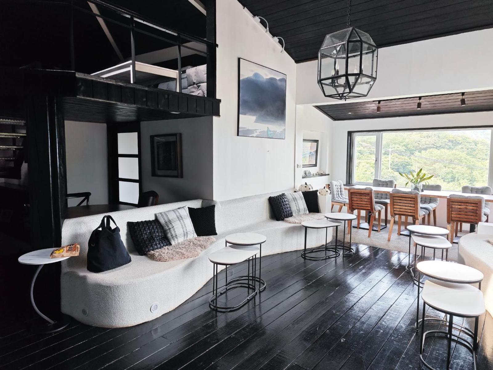 เอาเวอร์ โฮม 187 Bed & Breakfast จิ่วเฟิ่น ภายนอก รูปภาพ
