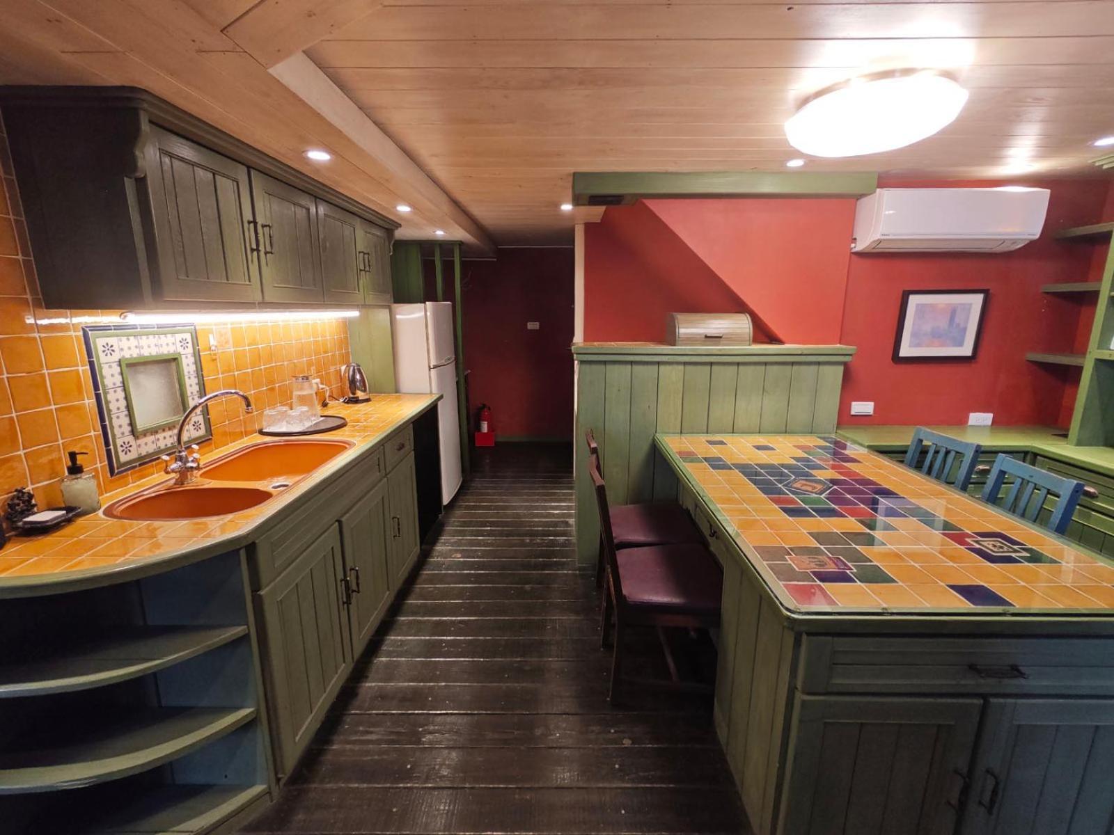 เอาเวอร์ โฮม 187 Bed & Breakfast จิ่วเฟิ่น ภายนอก รูปภาพ