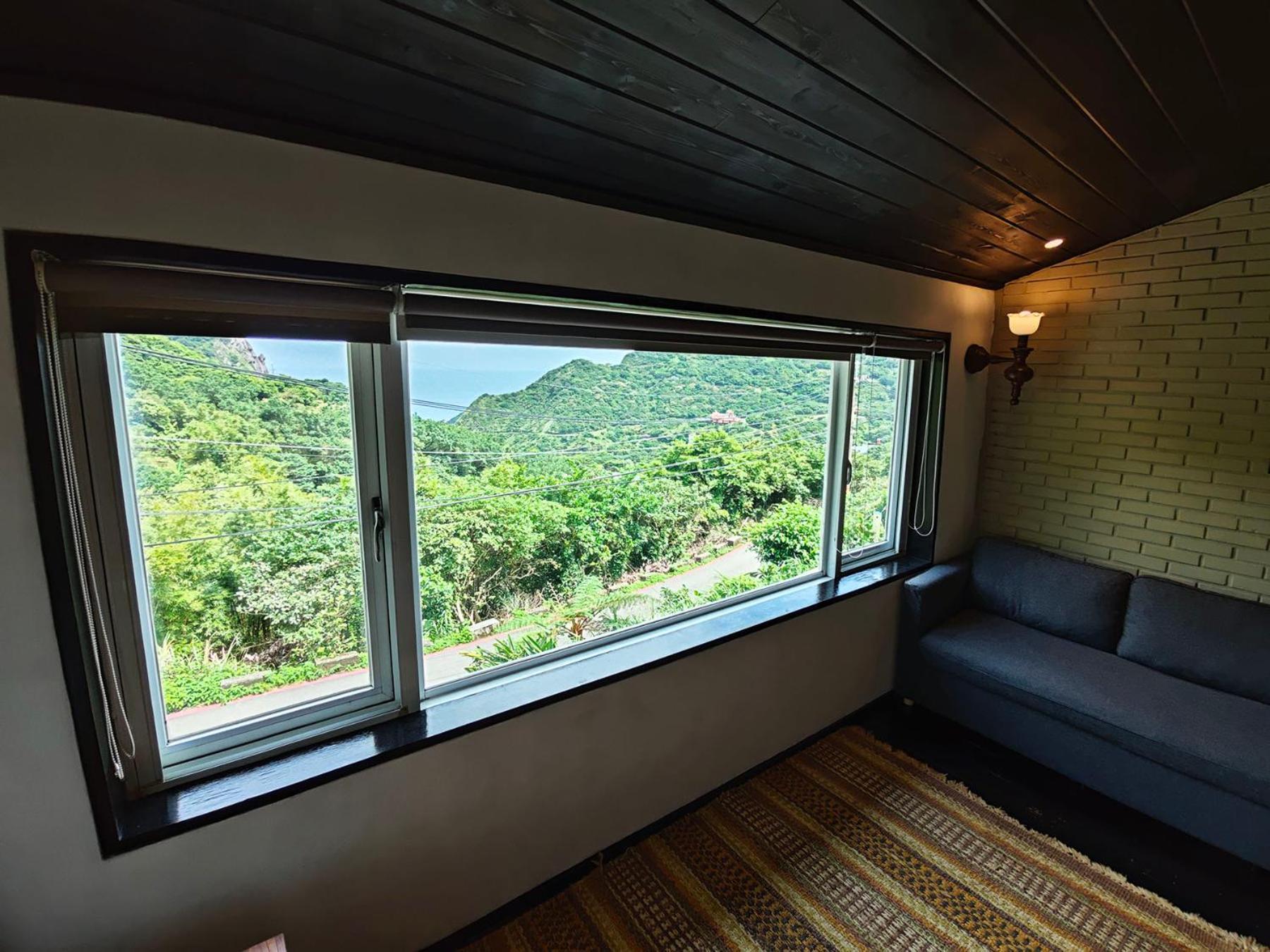 เอาเวอร์ โฮม 187 Bed & Breakfast จิ่วเฟิ่น ภายนอก รูปภาพ