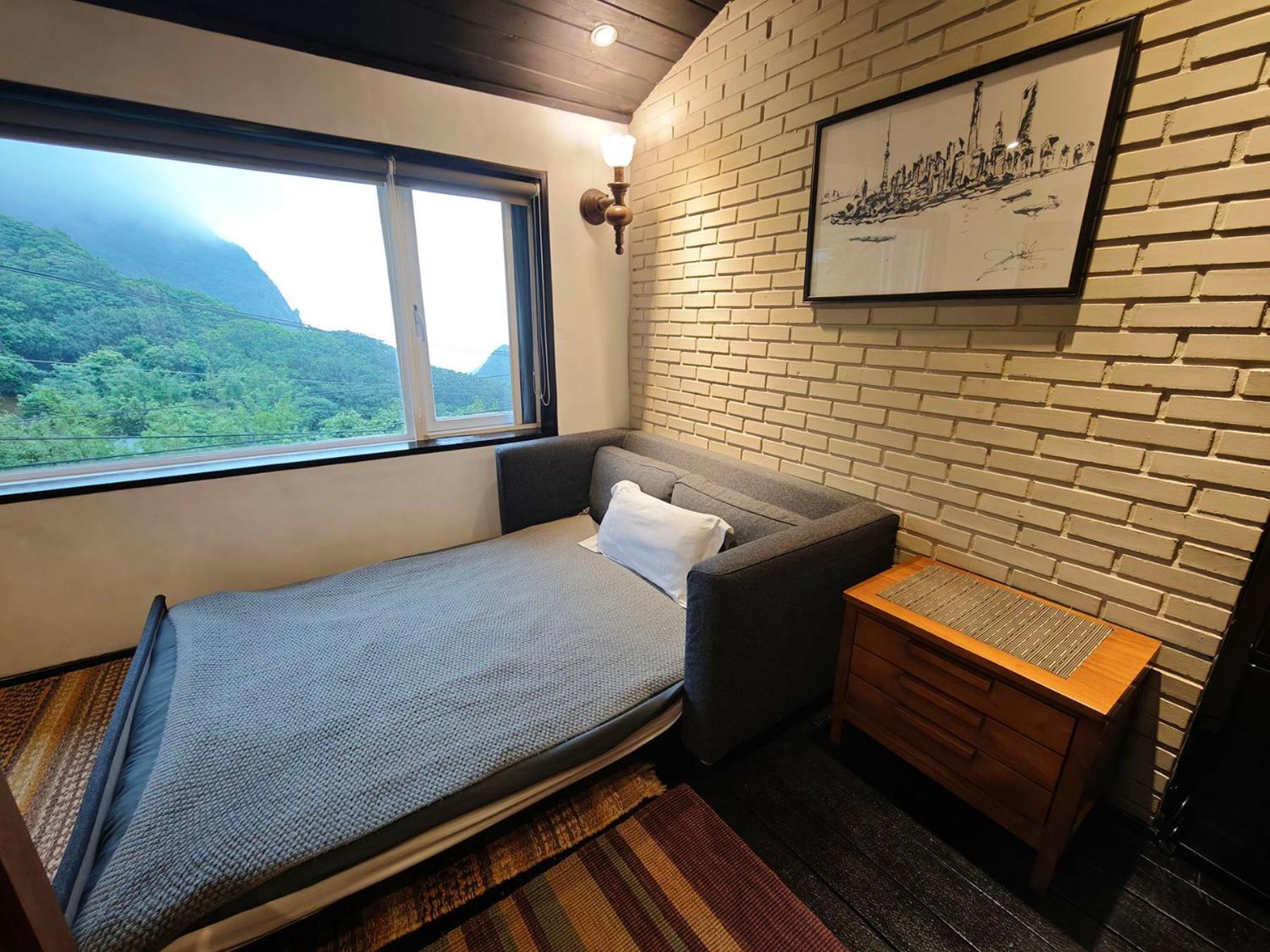 เอาเวอร์ โฮม 187 Bed & Breakfast จิ่วเฟิ่น ภายนอก รูปภาพ